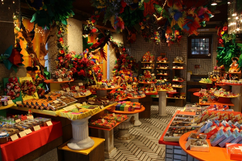 vente-LA ROQUE EN PROVENCE-min_candy_store_chocolate_shop_chocolate_switzerland-393515